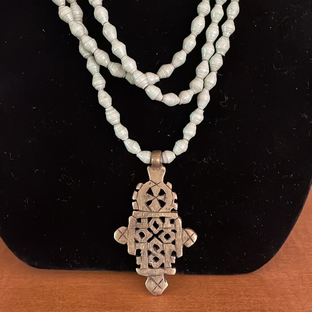 Akola "Dynamic Demi" Light Green Paper Pearl Gold Tone Coptic Cross Neck… - Picture 2 of 4